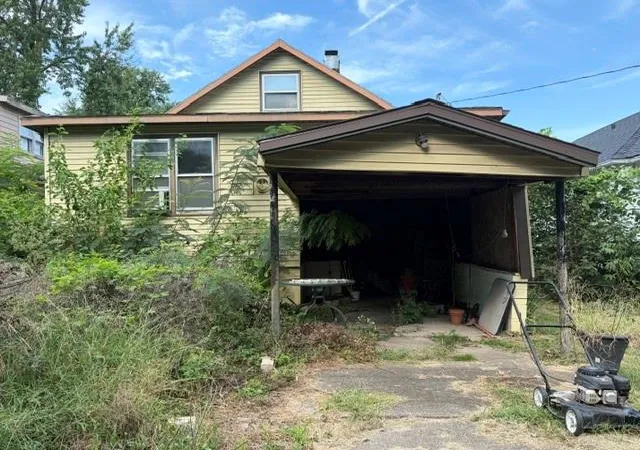 Photo 3 of Single family home for sale at 1443 Central St, Leavenworth, KS 66048 | MLS# 2645426 | Listing updated on 2026-10-04