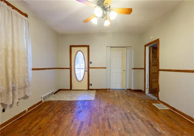 Photo 4 of Single family home for sale at 815 South 16th St, Saint Joseph, MO 64501 | MLS# 2645429 | Listing updated on 2026-10-04