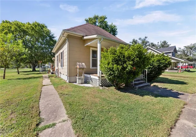 Photo 1 of Single family home for sale at 428 S 2nd Street, Iola, KS 66749 | MLS# 2645431 | Listing updated on 2026-10-04
