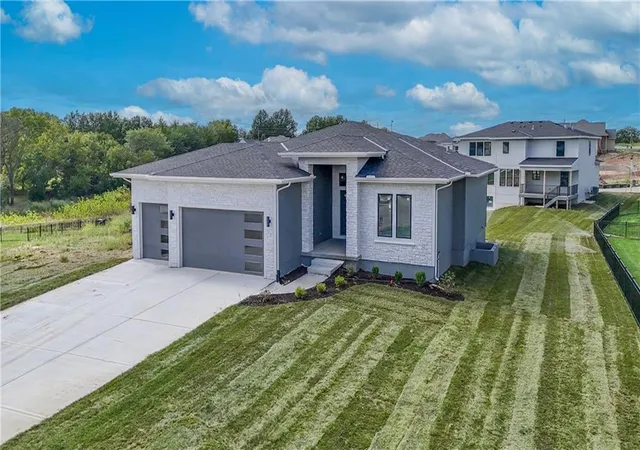 Photo 2 of Single family home for sale at 6010 Apache Dr, Shawnee, KS 66226 | MLS# 2645435 | Listing updated on 2026-10-09