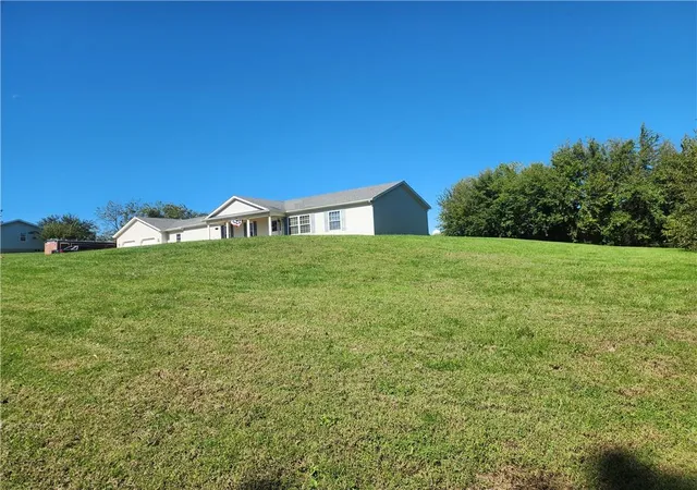 Photo 2 of Sale Pending at 516 W Saint Joseph Ave, Stewartsville, MO 64490 | MLS# 2645440 | Listing updated on 2026-10-19