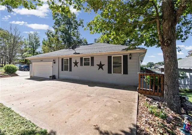 Photo 4 of Single family home for sale at 28233 Oxbow Dr, Warsaw, MO 65355 | MLS# 2645444 | Listing updated on 2026-10-10