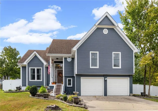 Photo 1 of Sale Pending at 7633 N Rhode Ave, Kansas City, MO 64152 | MLS# 2645452 | Listing updated on 2026-10-18