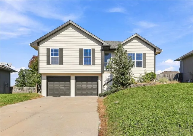 Photo 1 of Single family home for sale at 2222 Chanticleer St, Excelsior Springs, MO 64024 | MLS# 2645453 | Listing updated on 2026-10-15