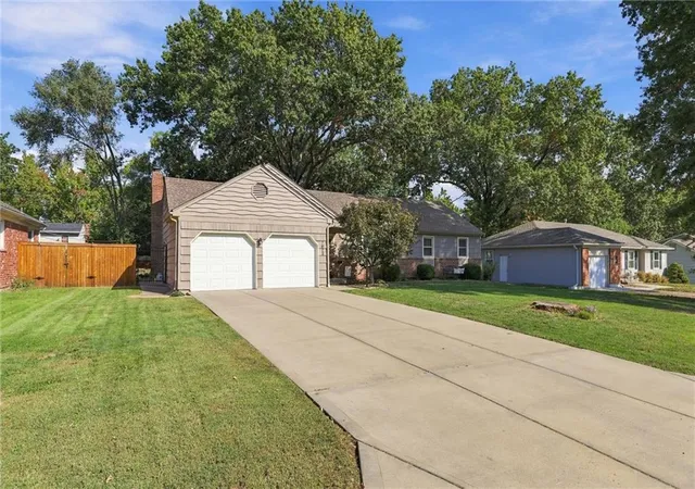 Photo 2 of Sale Pending at 7622 W 96th Terrace, Overland Park, KS 66212 | MLS# 2645461 | Listing updated on 2026-10-17