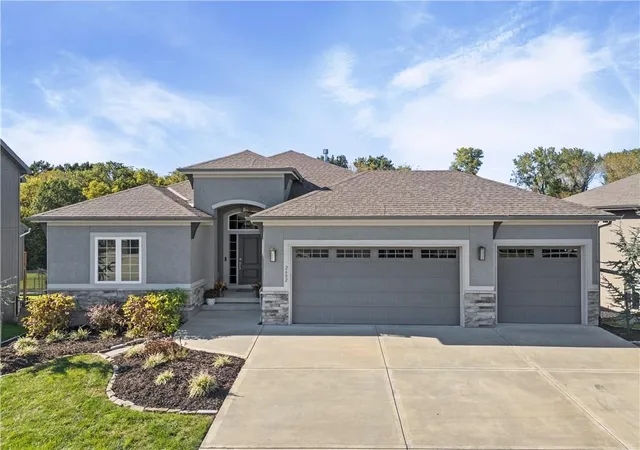 Photo 1 of Sale Pending at 2602 Sw River Trl Rd, Lees Summit, MO 64082 | MLS# 2645466 | Listing updated on 2026-10-07
