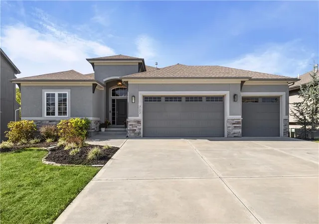 Photo 2 of Sale Pending at 2602 Sw River Trl Rd, Lees Summit, MO 64082 | MLS# 2645466 | Listing updated on 2026-10-07