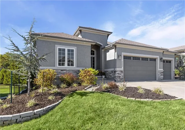 Photo 3 of Sale Pending at 2602 Sw River Trl Rd, Lees Summit, MO 64082 | MLS# 2645466 | Listing updated on 2026-10-07