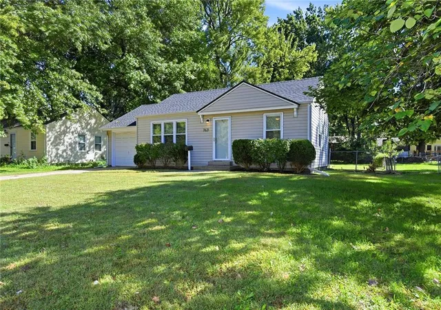 Photo 2 of Single family home for sale at 7621 Conser St, Overland Park, KS 66204 | MLS# 2645467 | Listing updated on 2026-10-05