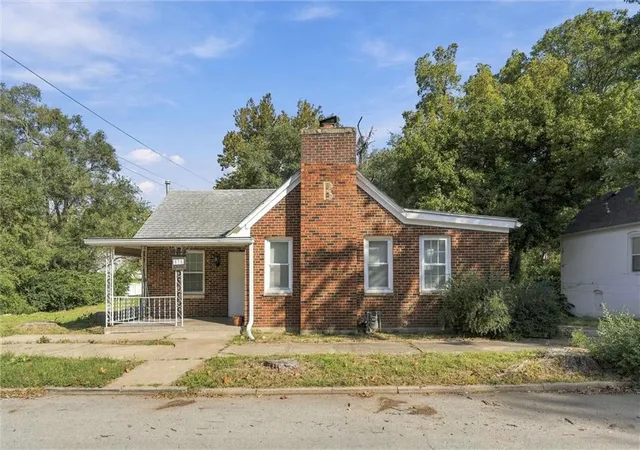 Single family home for sale at 838 Ottawa St, Leavenworth, KS 66048 | MLS# 2645469