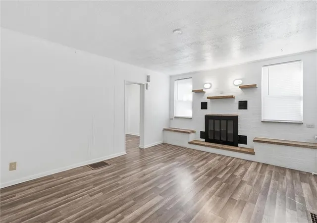 Photo 4 of Single family home for sale at 838 Ottawa St, Leavenworth, KS 66048 | MLS# 2645469 | Listing updated on 2026-10-10