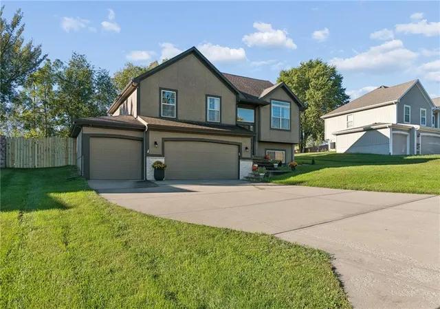 Photo 2 of Single family home for sale at 3517 Ne 85th Terrace, Kansas City, MO 64156 | MLS# 2645474 | Listing updated on 2026-10-06