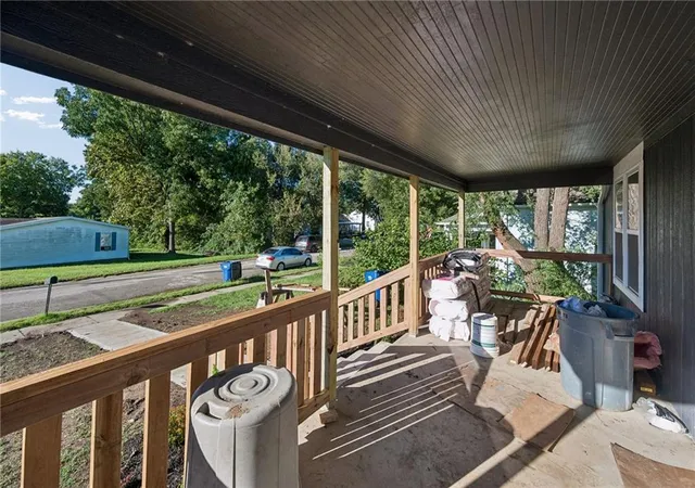 Photo 3 of Single family home for sale at 139 E 3rd Street, Tonganoxie, KS 66086 | MLS# 2645475 | Listing updated on 2026-10-05