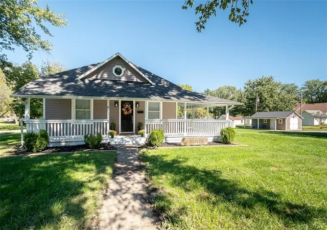 Photo 1 of Single family home for sale at 810 Francis St, Valley Falls, KS 66088 | MLS# 2645477 | Listing updated on 2026-10-05