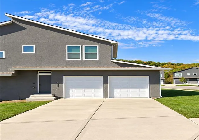 Listing Photo 1 - Condo for sale in building located at 7624 N Mercier Ct, Kansas City, MO 64118