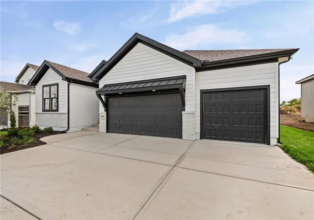 Photo 3 of Single family home for sale at 18949 193rd Terrace, Spring Hill, KS 66083 | MLS# 2645489 | Listing updated on 2026-10-05