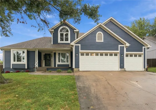 Photo 1 of Single family home for sale at 1516 Wrangler Way, Raymore, MO 64083 | MLS# 2645492 | Listing updated on 2026-10-06
