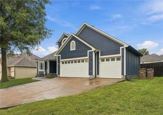 Photo 3 of Single family home for sale at 1516 Wrangler Way, Raymore, MO 64083 | MLS# 2645492 | Listing updated on 2026-10-06