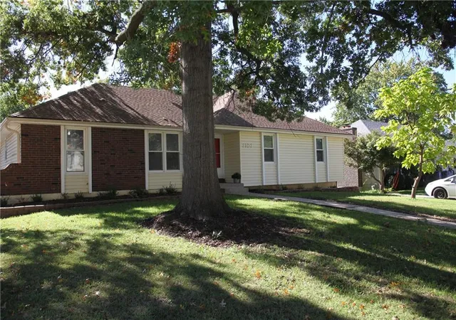 Photo 2 of Single family home for sale at 1101 Sw 21st Street, Blue Springs, MO 64015 | MLS# 2645493 | Listing updated on 2026-10-07