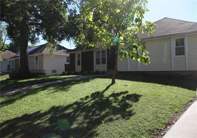 Photo 3 of Single family home for sale at 1101 Sw 21st Street, Blue Springs, MO 64015 | MLS# 2645493 | Listing updated on 2026-10-07
