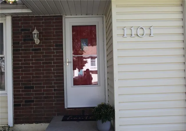 Photo 3 of Single family home for sale at 1101 SW 21st Street, Blue Springs, MO 64015 | MLS# 2645493 | Listing updated on 2026-10-07