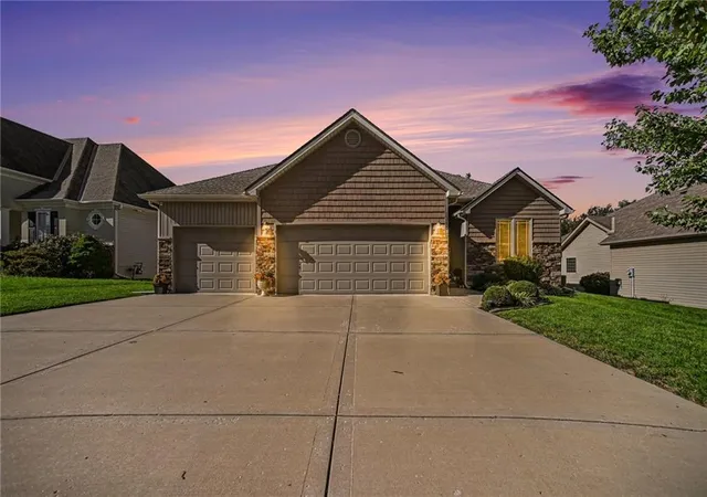 Photo 1 of Single family home for sale at 13130 Nw Hawthorne Dr, Platte City, MO 64079 | MLS# 2645495 | Listing updated on 2026-10-08