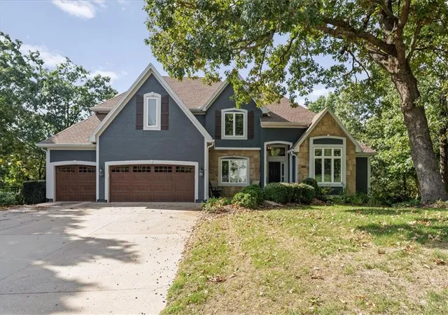 Photo 1 of Sale Pending at 6400 Gladstone Dr, Shawnee, KS 66218 | MLS# 2645496 | Listing updated on 2026-10-18