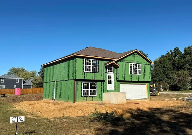 Photo 2 of Single family home for sale at 1710 S Jackson St, El Dorado Springs, MO 64744 | MLS# 2645502 | Listing updated on 2026-10-06
