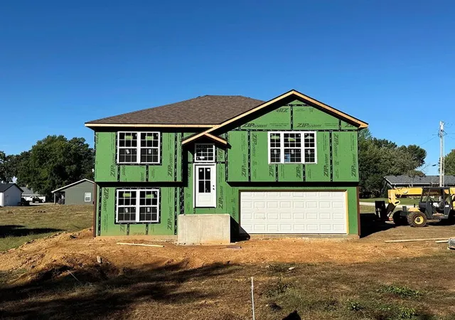Photo 3 of Single family home for sale at 1710 S Jackson St, El Dorado Springs, MO 64744 | MLS# 2645502 | Listing updated on 2026-10-06