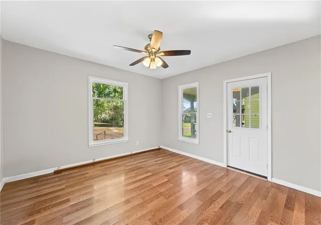Photo 3 of Single family home for sale at 828 N Jefferson Ave, Iola, KS 66749 | MLS# 2645504 | Listing updated on 2026-10-05