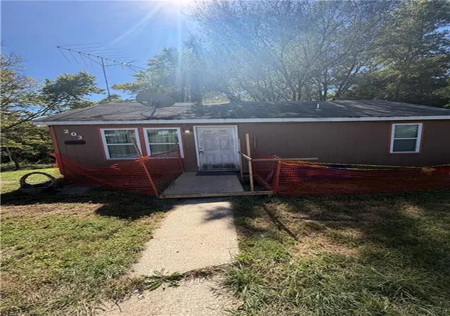 Photo 1 of Single family home for sale at 203 S 7th Street, Lexington, MO 64067 | MLS# 2645505 | Listing updated on 2026-10-06