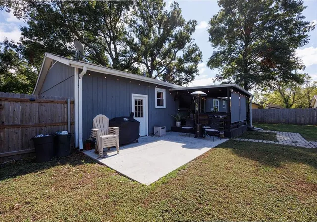 Photo 3 of Single family home for sale at 1031 N 18th Place, Independence, KS 67301 | MLS# 2645507 | Listing updated on 2026-10-05