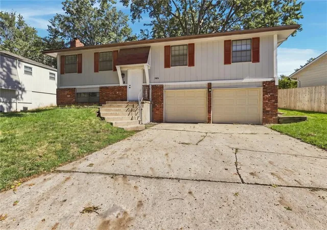 Photo 1 of Sale Pending at 1428 S Apache Ln, Olathe, KS 66062 | MLS# 2645509 | Listing updated on 2026-10-09
