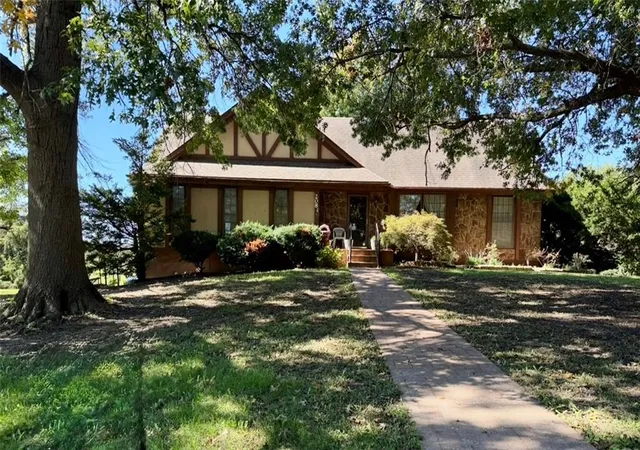 Photo 1 of Single family home for sale at 208 Markham Ct, Brookfield, MO 64628 | MLS# 2645510 | Listing updated on 2026-10-08