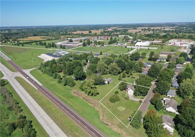 Photo 2 of Single family home for sale at 208 Markham Ct, Brookfield, MO 64628 | MLS# 2645510 | Listing updated on 2026-10-08