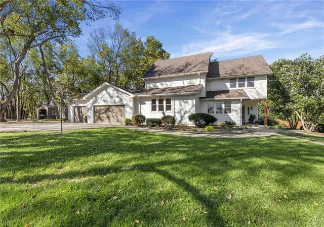 Photo 2 of Sale Pending at 14926 S Caenen Ln, Olathe, KS 66062 | MLS# 2645513 | Listing updated on 2026-10-17