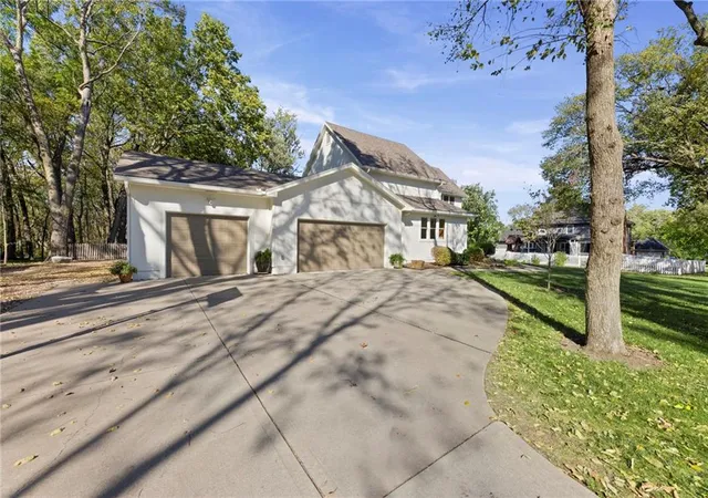 Photo 3 of Sale Pending at 14926 S Caenen Ln, Olathe, KS 66062 | MLS# 2645513 | Listing updated on 2026-10-17