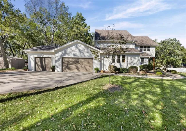 Photo 3 of Sale Pending at 14926 S Caenen Ln, Olathe, KS 66062 | MLS# 2645513 | Listing updated on 2026-10-17