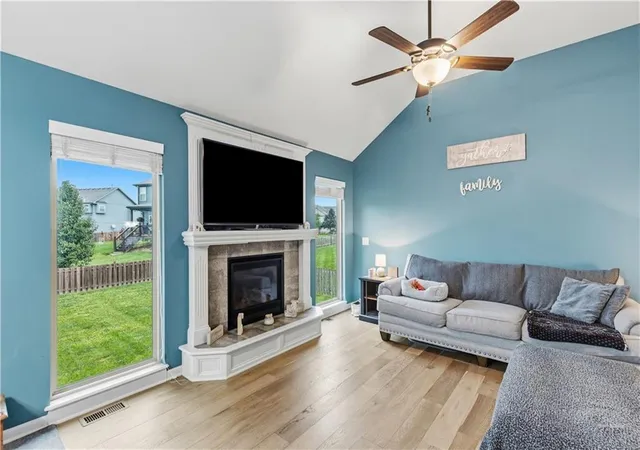 Photo 4 of Single family home for sale at 1002 W 10th Avenue, Kearney, MO 64060 | MLS# 2645517 | Listing updated on 2026-10-06