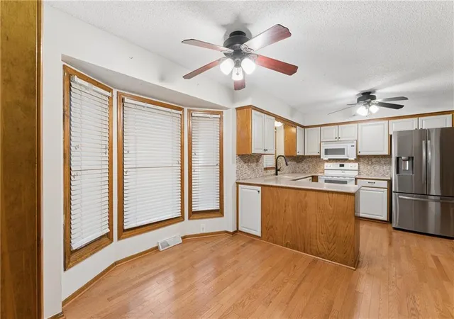 Photo 4 of Single family home for sale at 617 W Maple St, Raymore, MO 64083 | MLS# 2645522 | Listing updated on 2026-10-08