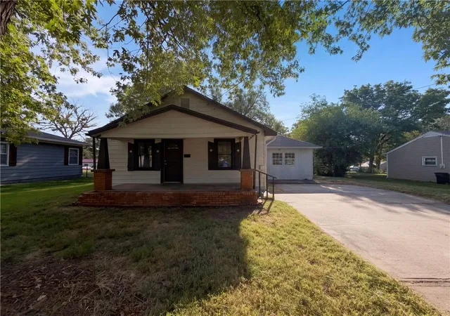 Single family home for sale at 801 N Delaware St, Butler, MO 64730 | MLS# 2645526