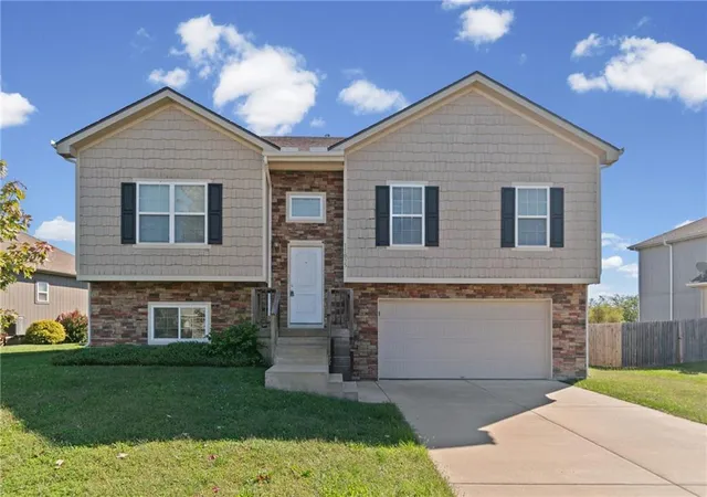 Single family home for sale at 11035 N Jefferson St, Kansas City, MO 64155 | MLS# 2645530