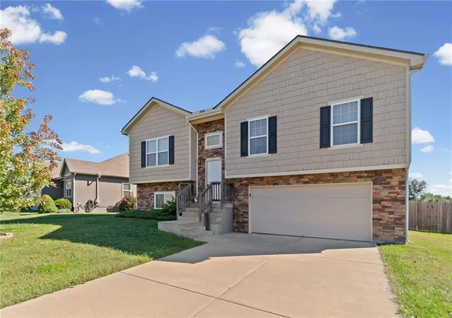 Photo 3 of Single family home for sale at 11035 N Jefferson St, Kansas City, MO 64155 | MLS# 2645530 | Listing updated on 2026-10-08