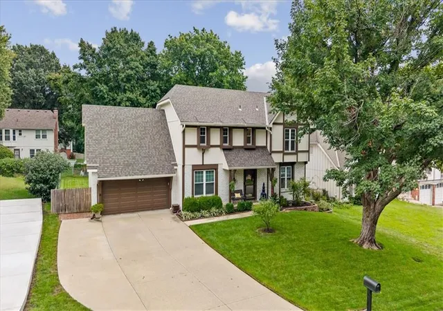 Photo 3 of Single family home for sale at 10417 Oakmont St, Lenexa, KS 66215 | MLS# 2645535 | Listing updated on 2026-10-09
