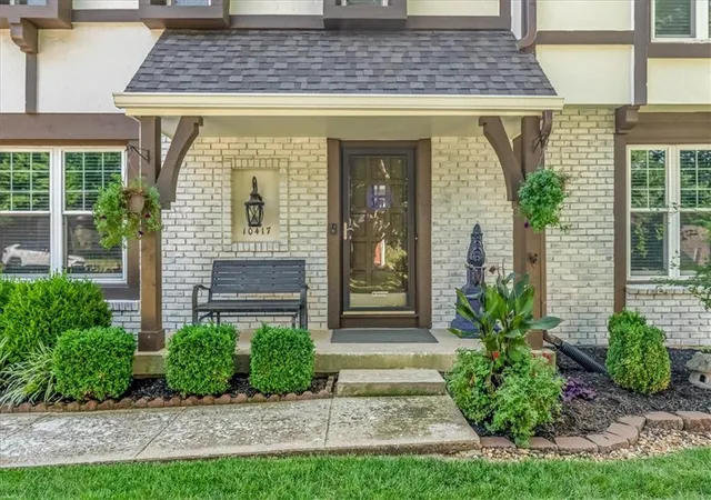 Photo 3 of Single family home for sale at 10417 Oakmont St, Lenexa, KS 66215 | MLS# 2645535 | Listing updated on 2026-10-09