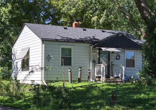 Single family home for sale at 7000 Hunter St, Raytown, MO 64133 | MLS# 2645539