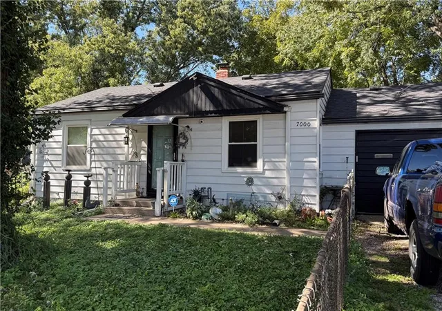 Photo 2 of Single family home for sale at 7000 Hunter St, Raytown, MO 64133 | MLS# 2645539 | Listing updated on 2026-10-06