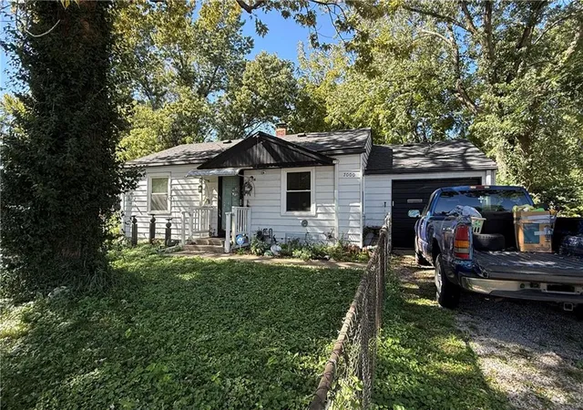 Photo 3 of Single family home for sale at 7000 Hunter St, Raytown, MO 64133 | MLS# 2645539 | Listing updated on 2026-10-06