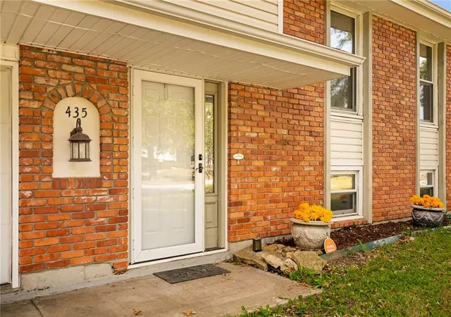 Photo 2 of Sale Pending at 435 Kingsley Ave, Liberty, MO 64068 | MLS# 2645541 | Listing updated on 2026-10-18