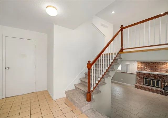 Photo 3 of Sale Pending at 435 Kingsley Ave, Liberty, MO 64068 | MLS# 2645541 | Listing updated on 2026-10-18